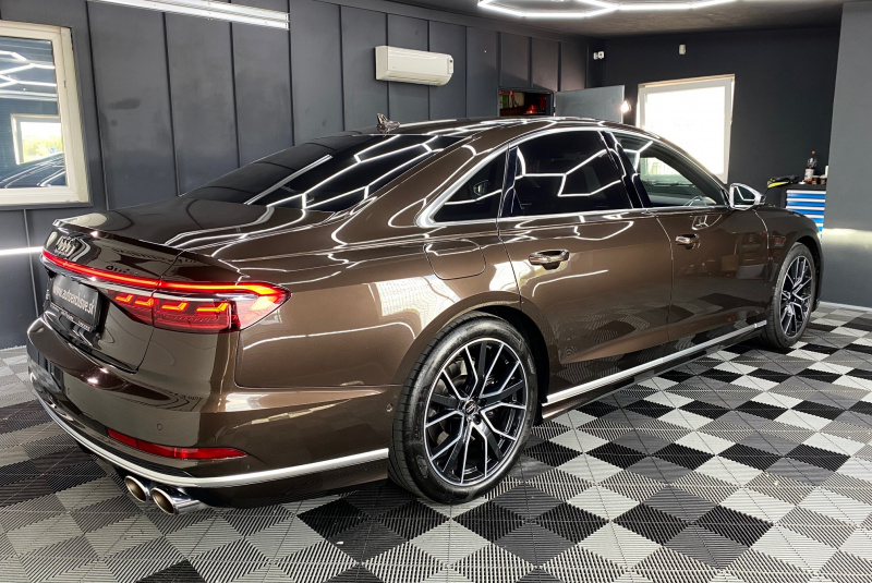  Ponuka vozidiel / Audi S8 4.0 TFSI QUATTRO - video