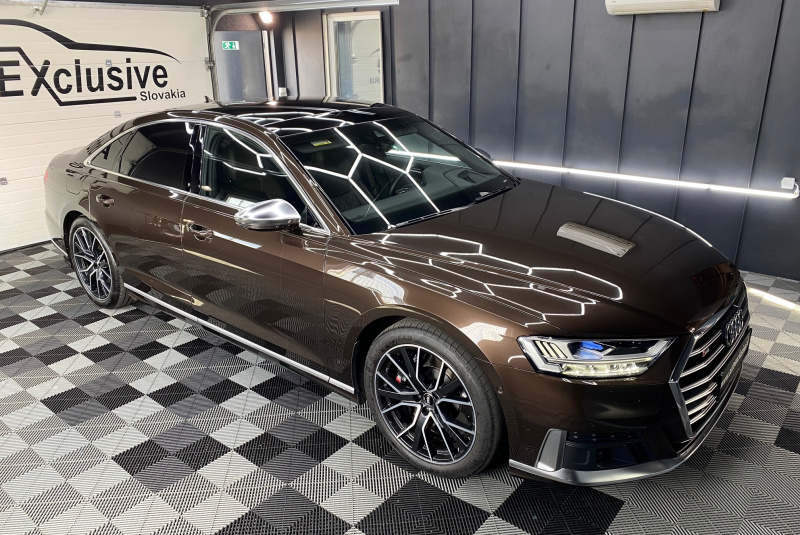  Ponuka vozidiel / Audi S8 4.0 TFSI QUATTRO - video
