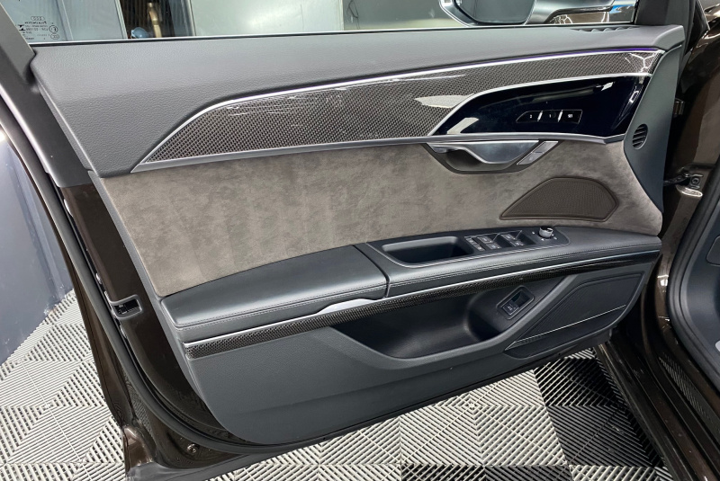  Ponuka vozidiel / Audi S8 4.0 TFSI QUATTRO - video