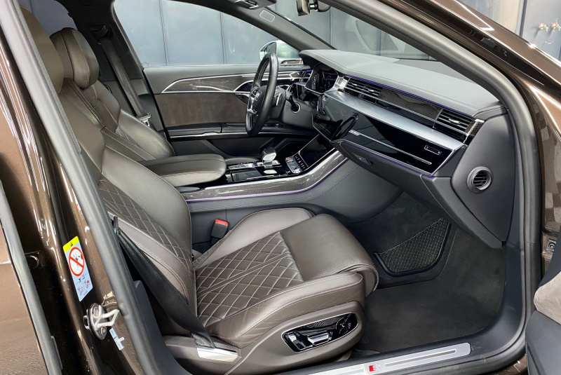  Ponuka vozidiel / Audi S8 4.0 TFSI QUATTRO - video