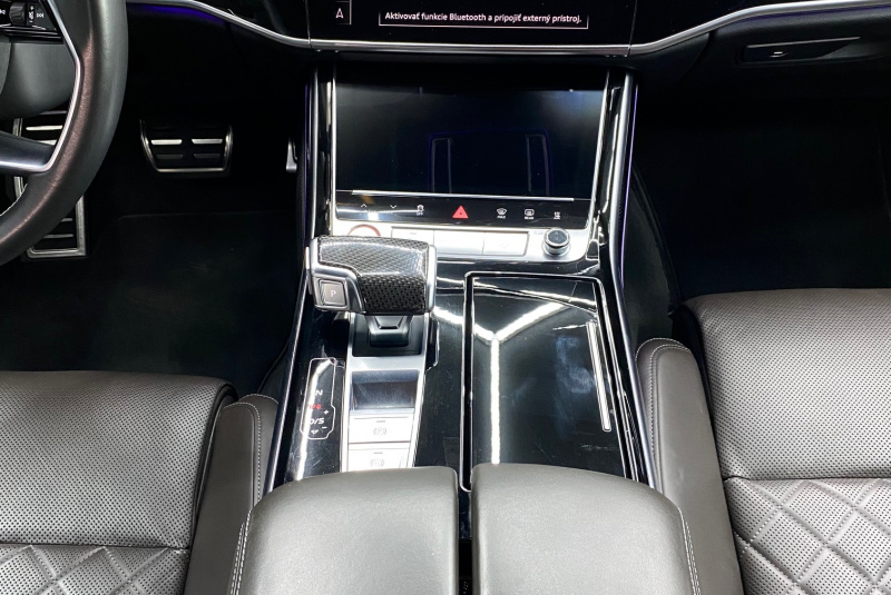  Ponuka vozidiel / Audi S8 4.0 TFSI QUATTRO - video