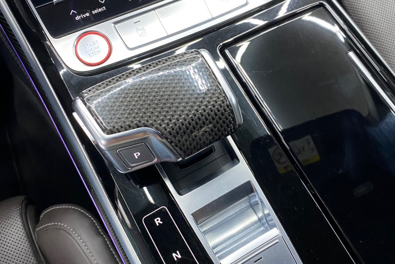  Ponuka vozidiel / Audi S8 4.0 TFSI QUATTRO - video