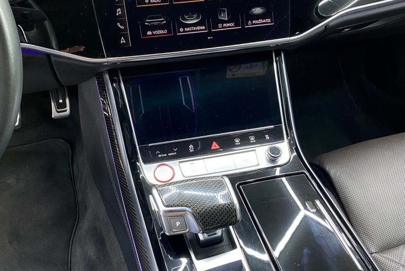  Ponuka vozidiel / Audi S8 4.0 TFSI QUATTRO - video
