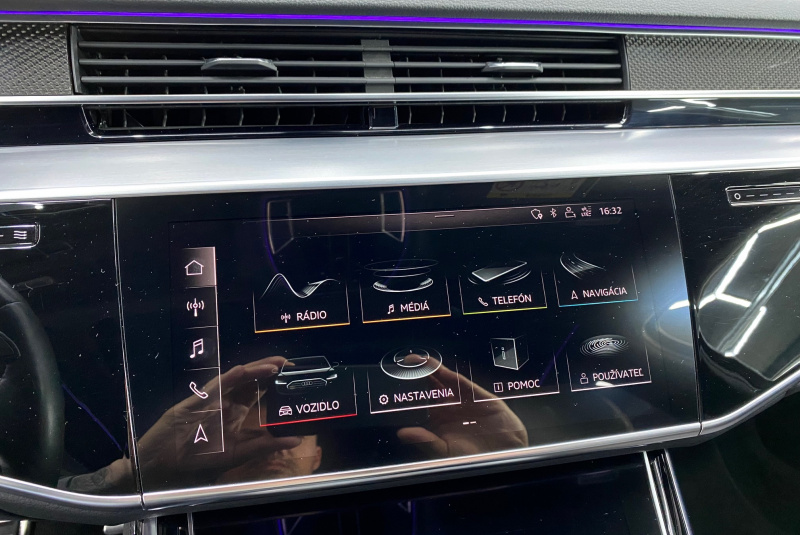  Ponuka vozidiel / Audi S8 4.0 TFSI QUATTRO - video