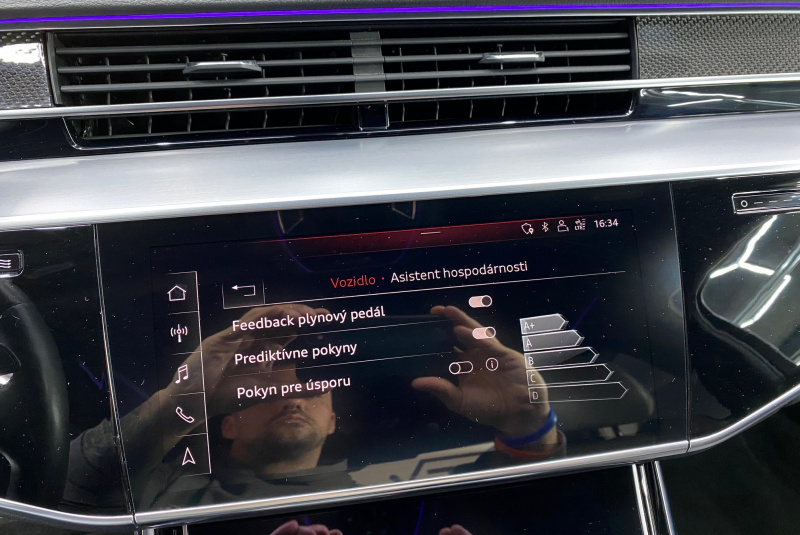  Ponuka vozidiel / Audi S8 4.0 TFSI QUATTRO - video