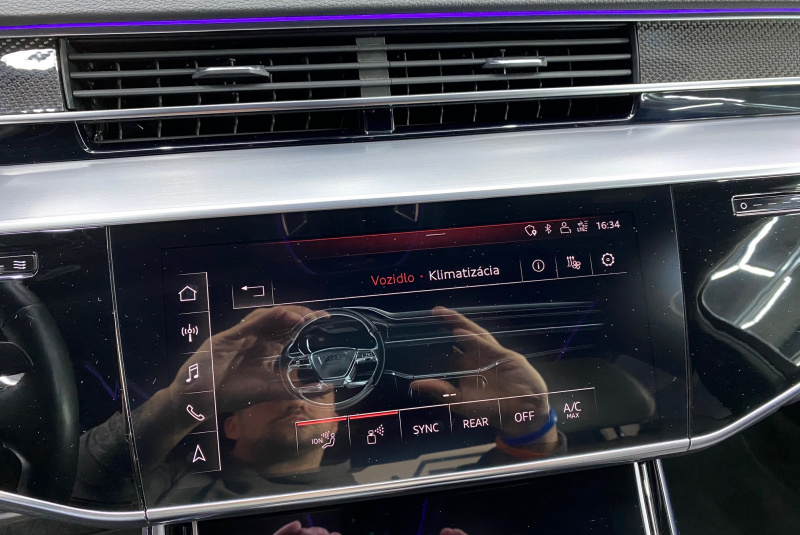  Ponuka vozidiel / Audi S8 4.0 TFSI QUATTRO - video