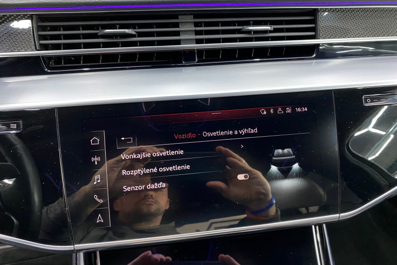  Ponuka vozidiel / Audi S8 4.0 TFSI QUATTRO - video