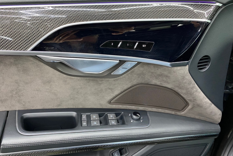  Ponuka vozidiel / Audi S8 4.0 TFSI QUATTRO - video