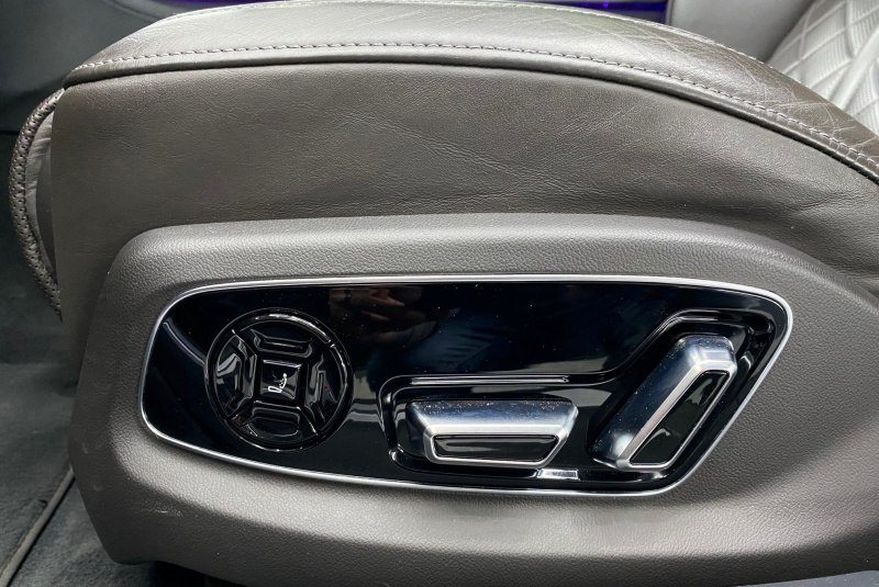  Ponuka vozidiel / Audi S8 4.0 TFSI QUATTRO - video