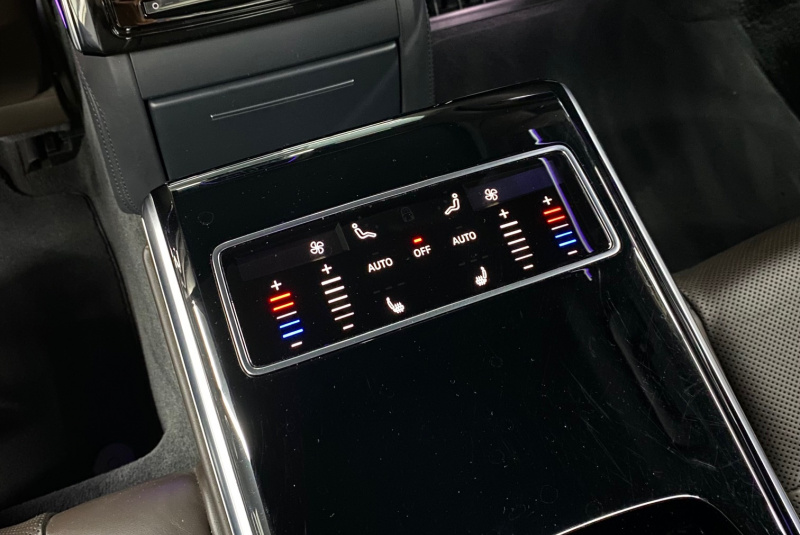  Ponuka vozidiel / Audi S8 4.0 TFSI QUATTRO - video