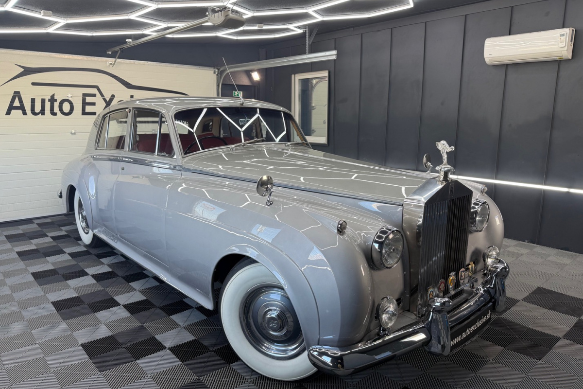 Ponuka vozidiel / Rolls Royce Silver Cloud 5.0 - video