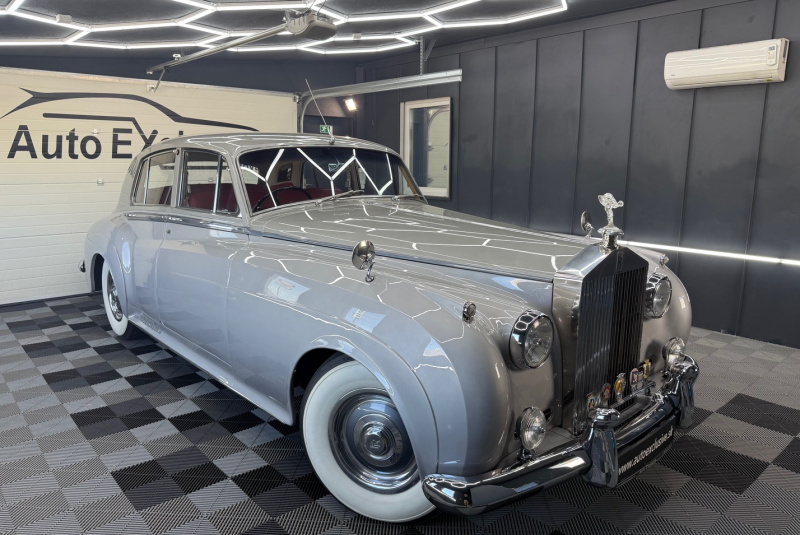  Ponuka vozidiel / Rolls Royce Silver Cloud 5.0 - video
