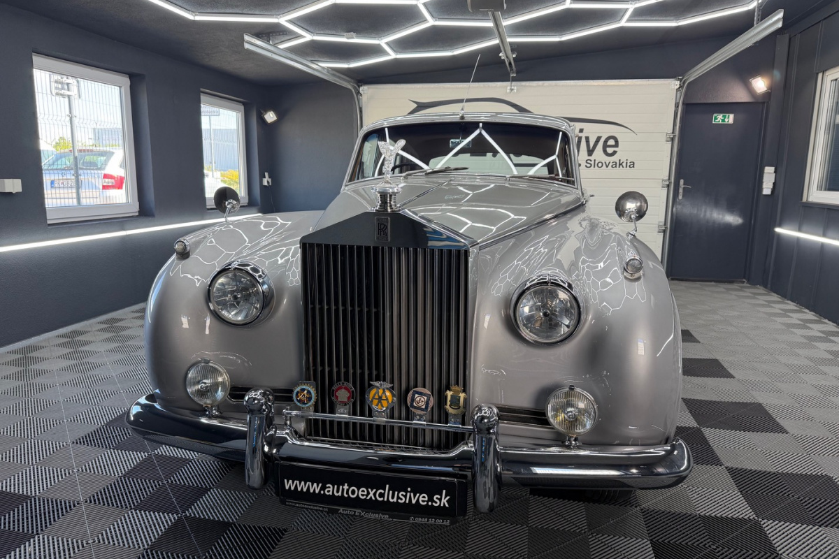 Ponuka vozidiel / Rolls Royce Silver Cloud 5.0 - video