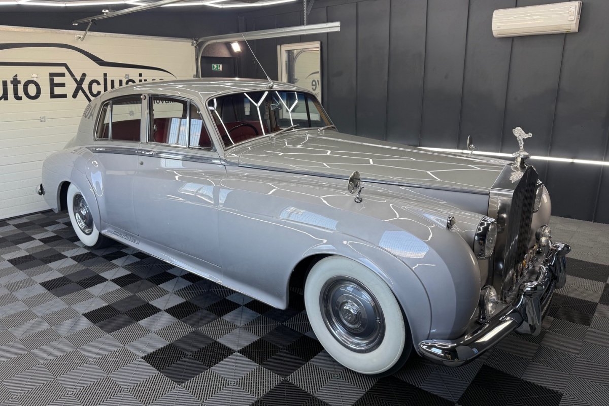 Ponuka vozidiel / Rolls Royce Silver Cloud 5.0 - video