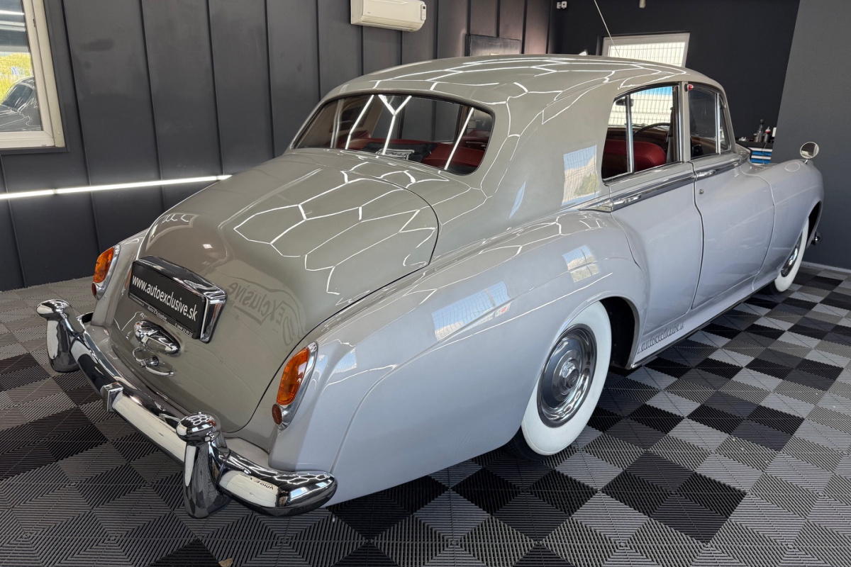Ponuka vozidiel / Rolls Royce Silver Cloud 5.0 - video