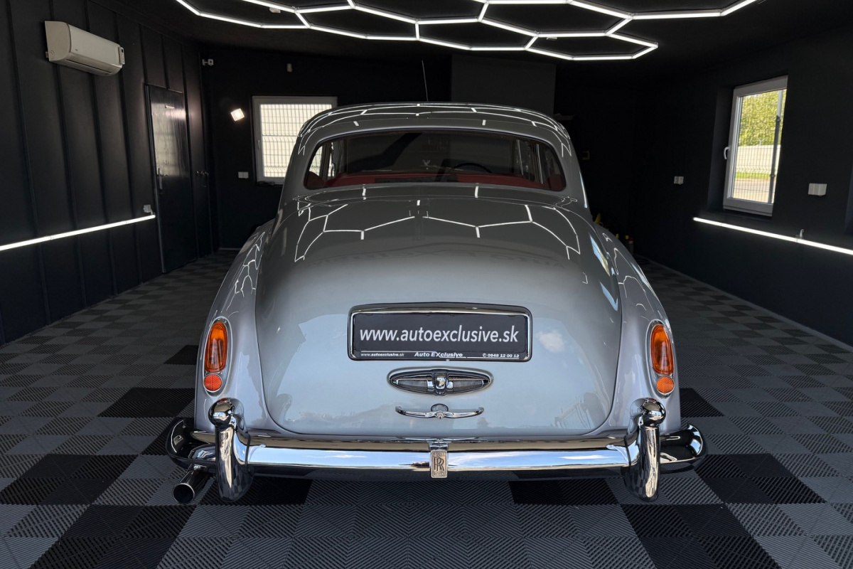 Ponuka vozidiel / Rolls Royce Silver Cloud 5.0 - video