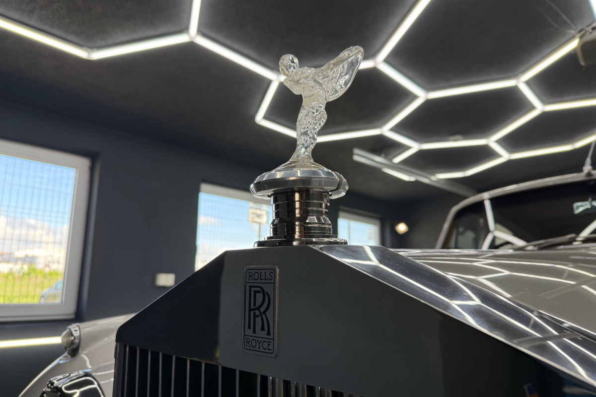 Ponuka vozidiel / Rolls Royce Silver Cloud 5.0 - video