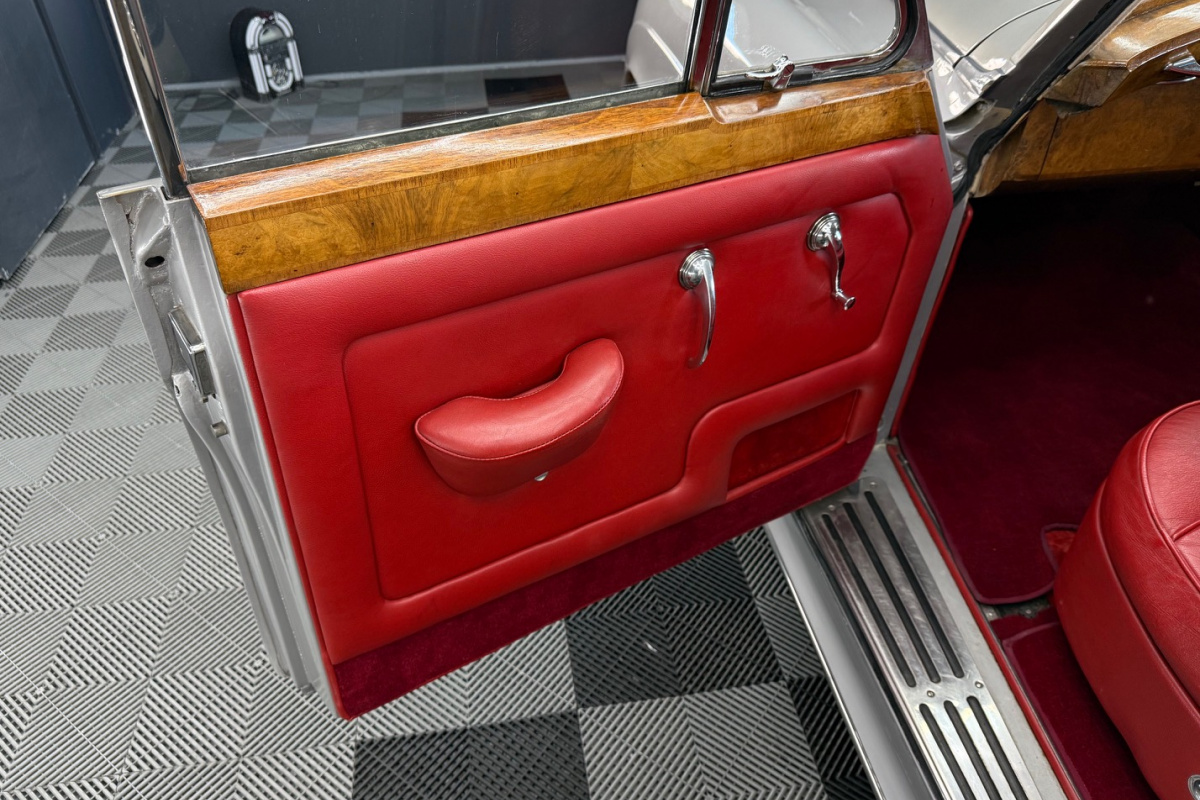 Ponuka vozidiel / Rolls Royce Silver Cloud 5.0 - video