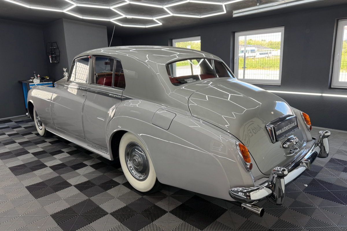 Ponuka vozidiel / Rolls Royce Silver Cloud 5.0 - video