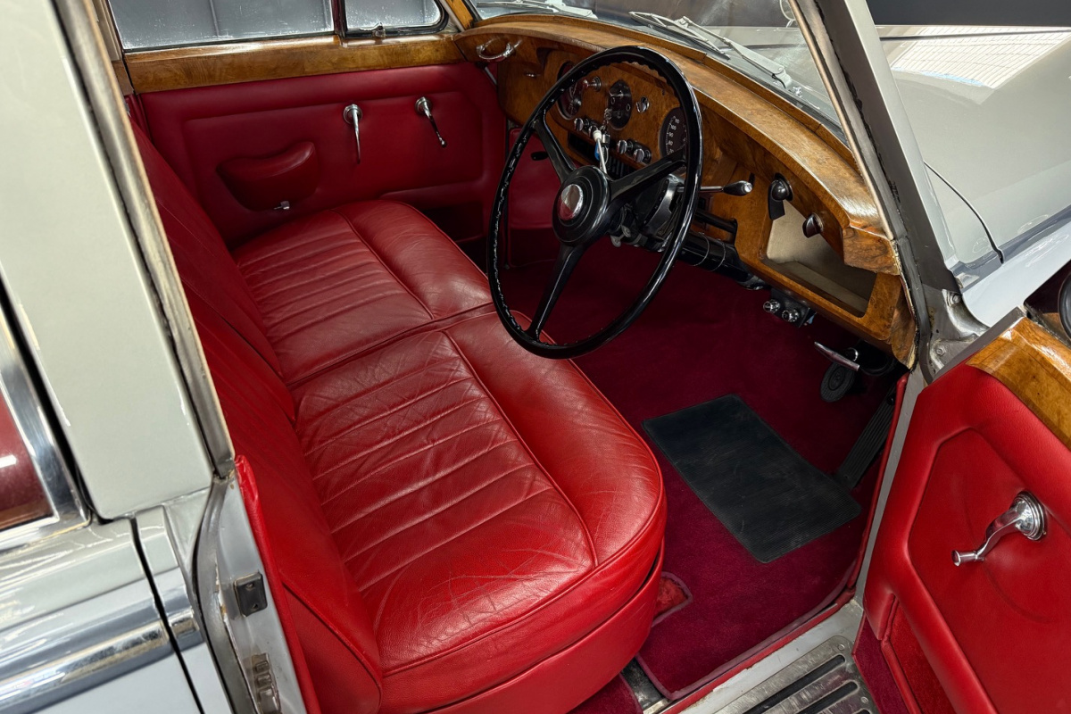 Ponuka vozidiel / Rolls Royce Silver Cloud 5.0 - video