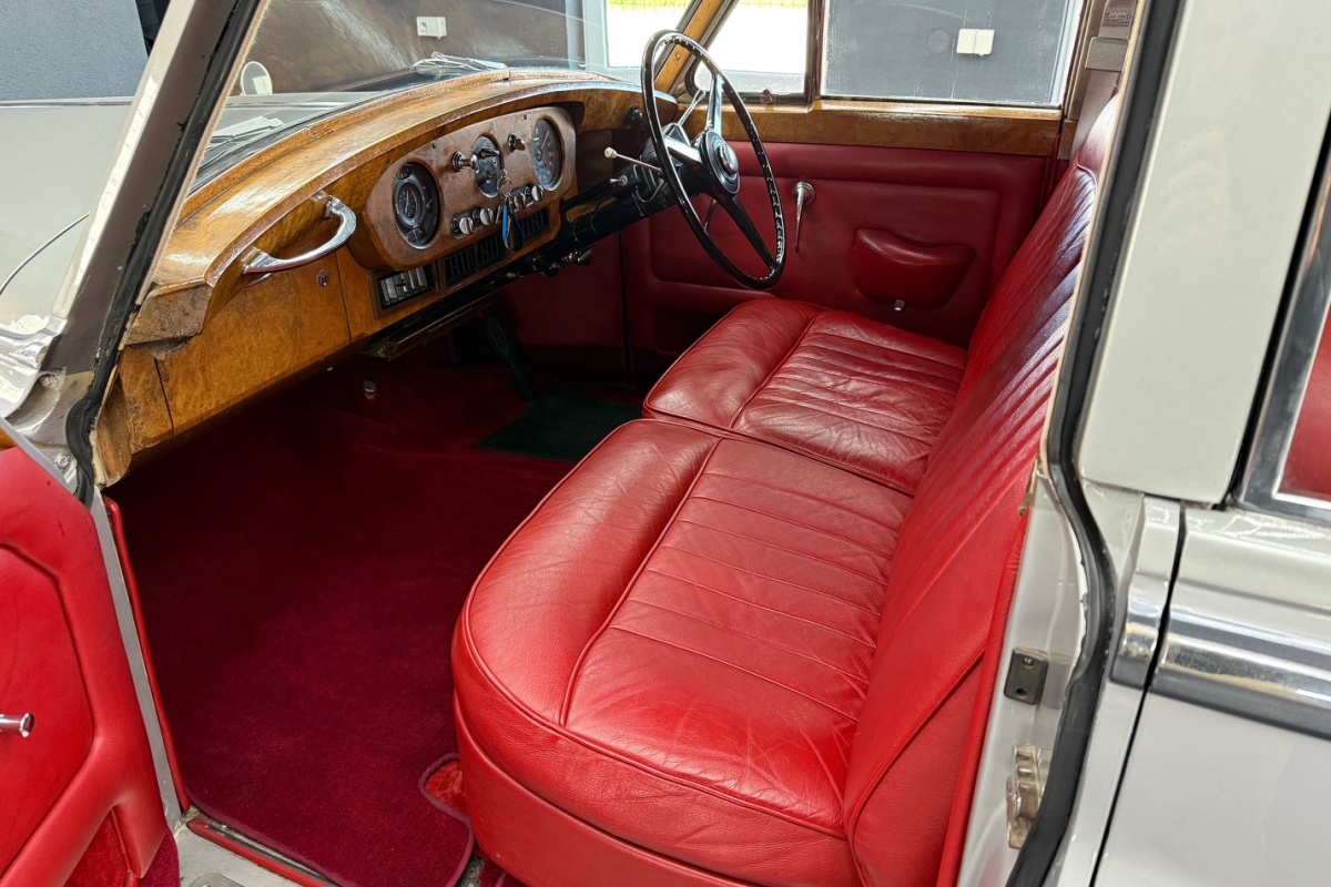 Ponuka vozidiel / Rolls Royce Silver Cloud 5.0 - video