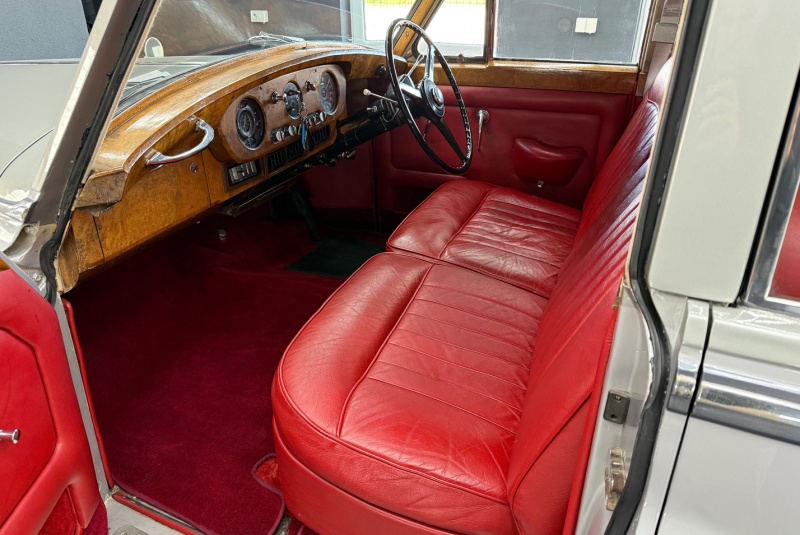  Ponuka vozidiel / Rolls Royce Silver Cloud 5.0 - video