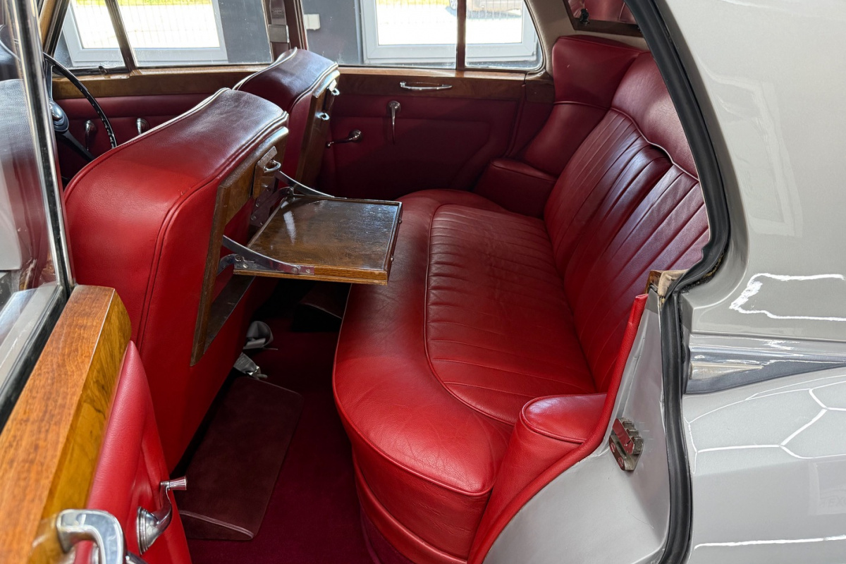 Ponuka vozidiel / Rolls Royce Silver Cloud 5.0 - video