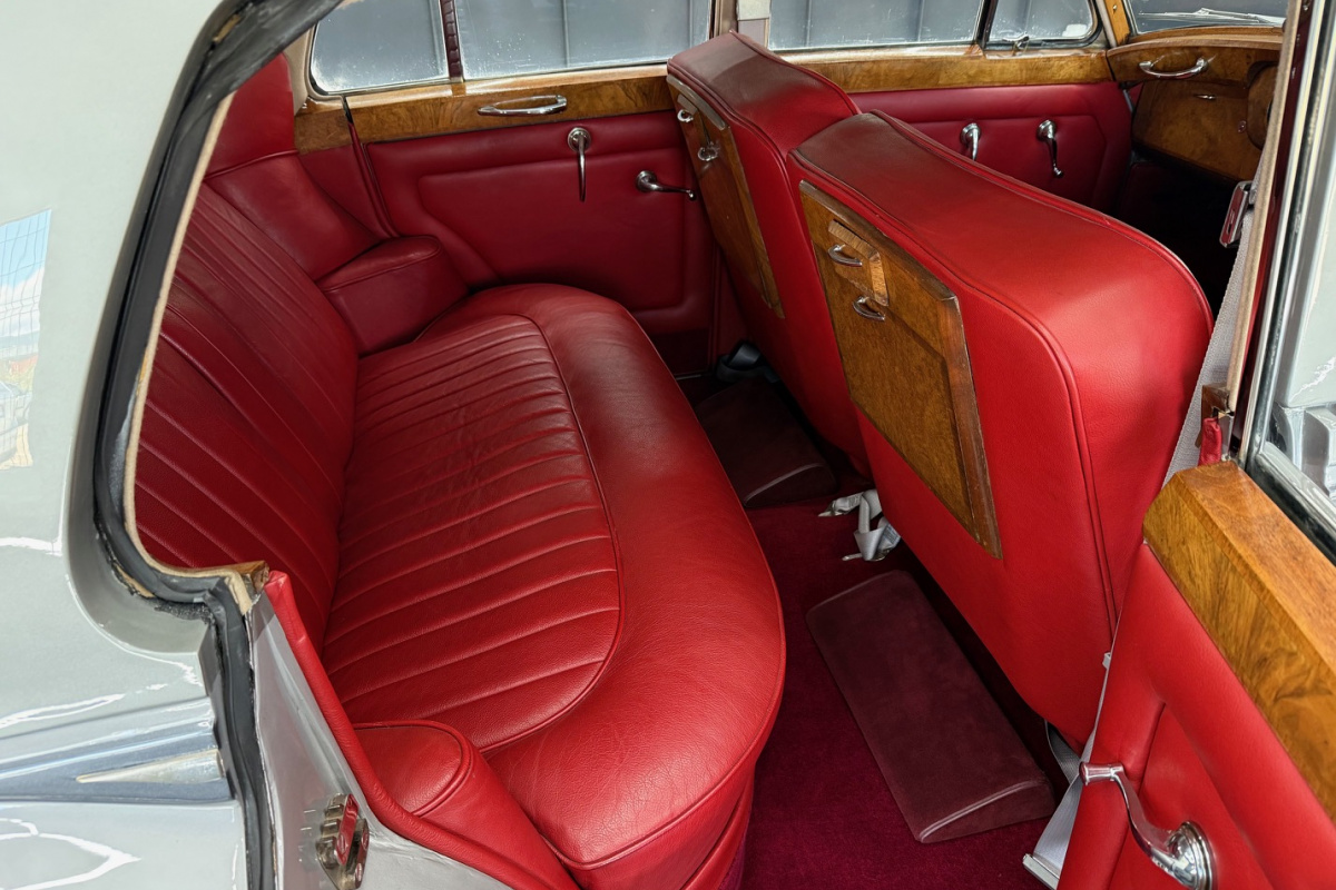 Ponuka vozidiel / Rolls Royce Silver Cloud 5.0 - video