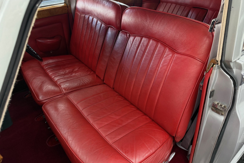  Ponuka vozidiel / Rolls Royce Silver Cloud 5.0 - video