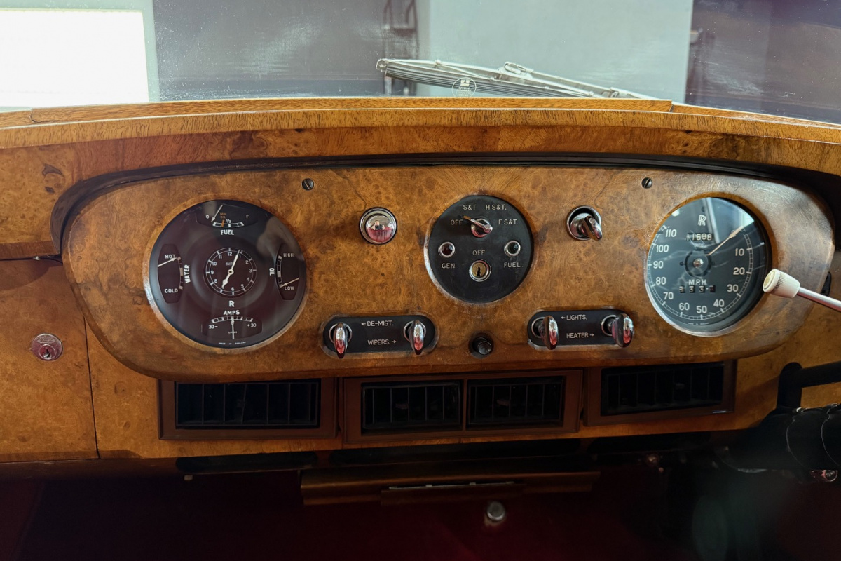 Ponuka vozidiel / Rolls Royce Silver Cloud 5.0 - video