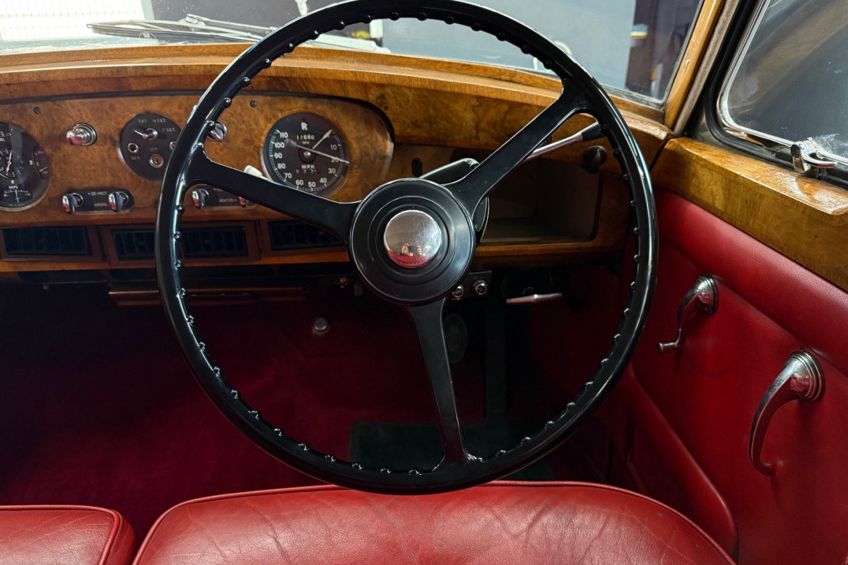 Ponuka vozidiel / Rolls Royce Silver Cloud 5.0 - video