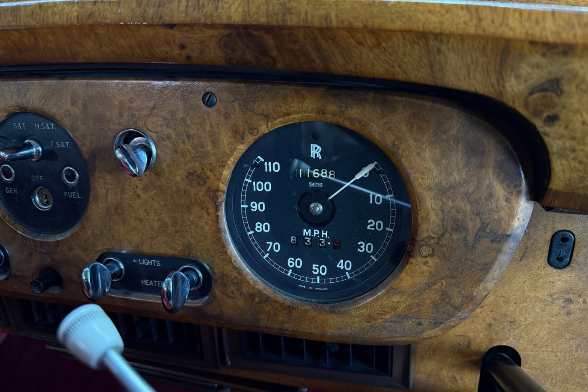 Ponuka vozidiel / Rolls Royce Silver Cloud 5.0 - video