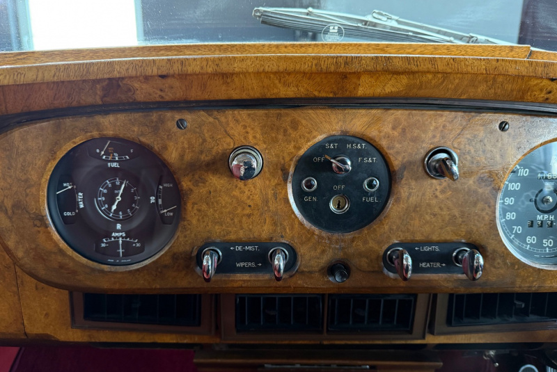  Ponuka vozidiel / Rolls Royce Silver Cloud 5.0 - video