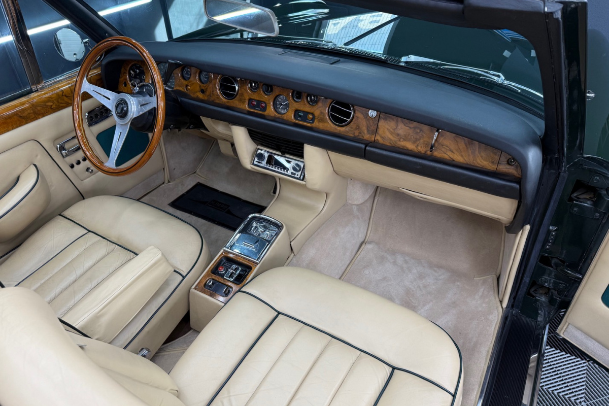 Ponuka vozidiel / Rolls Royce Silver Shadow 6.2 Cabriolet - video