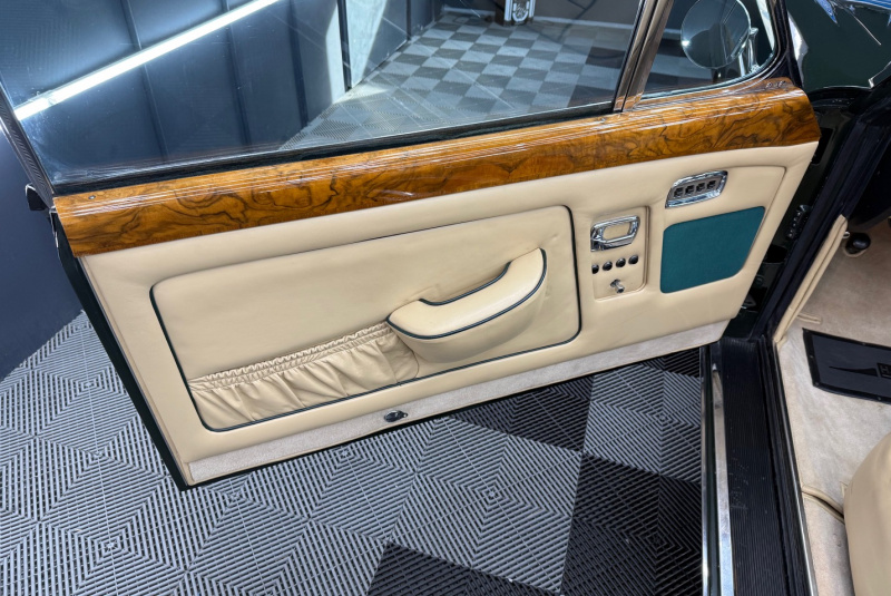  Ponuka vozidiel / Rolls Royce Silver Shadow 6.2 Cabriolet - video