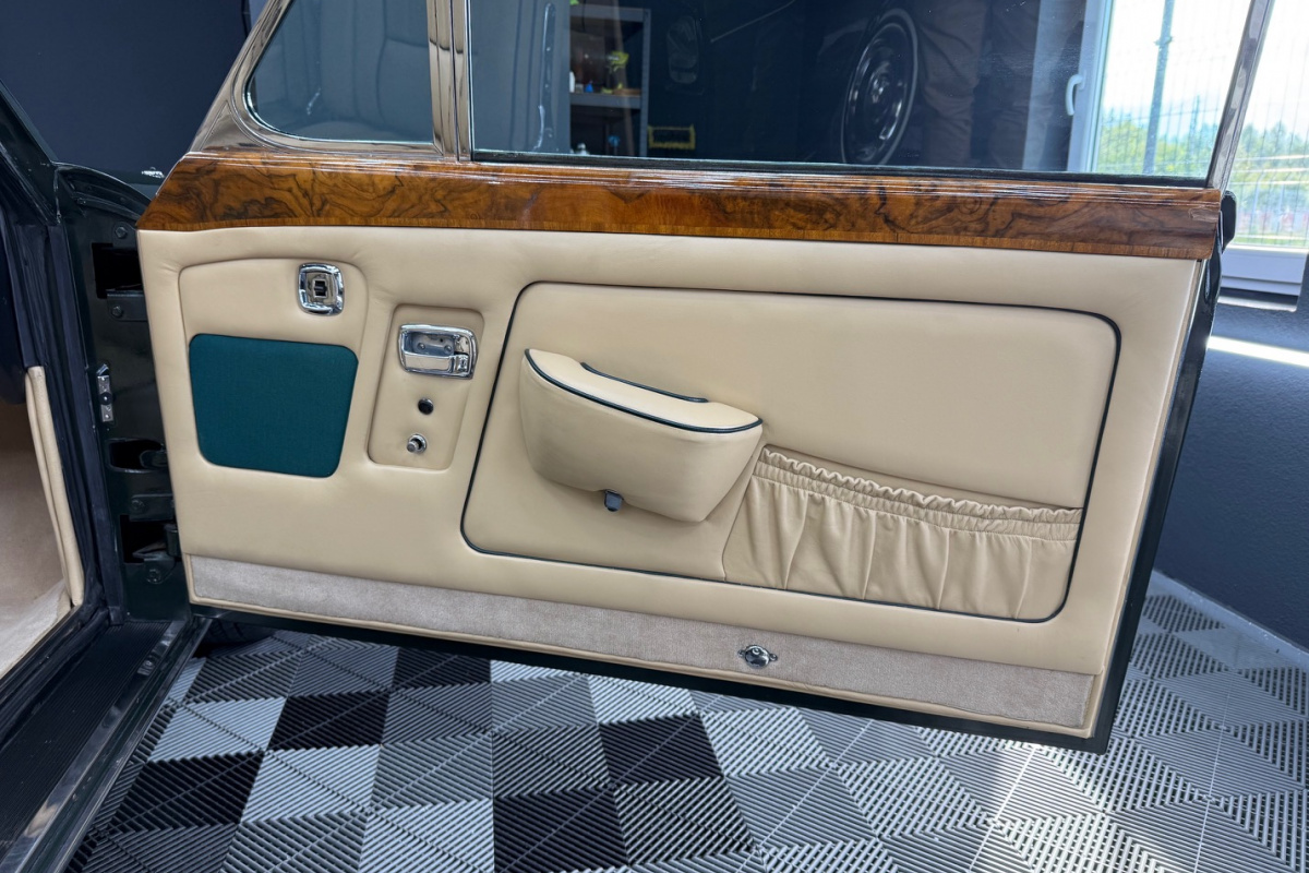 Ponuka vozidiel / Rolls Royce Silver Shadow 6.2 Cabriolet - video