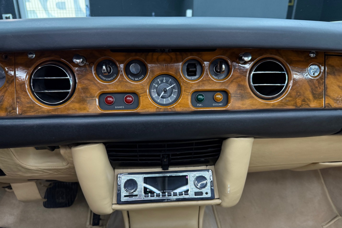 Ponuka vozidiel / Rolls Royce Silver Shadow 6.2 Cabriolet - video