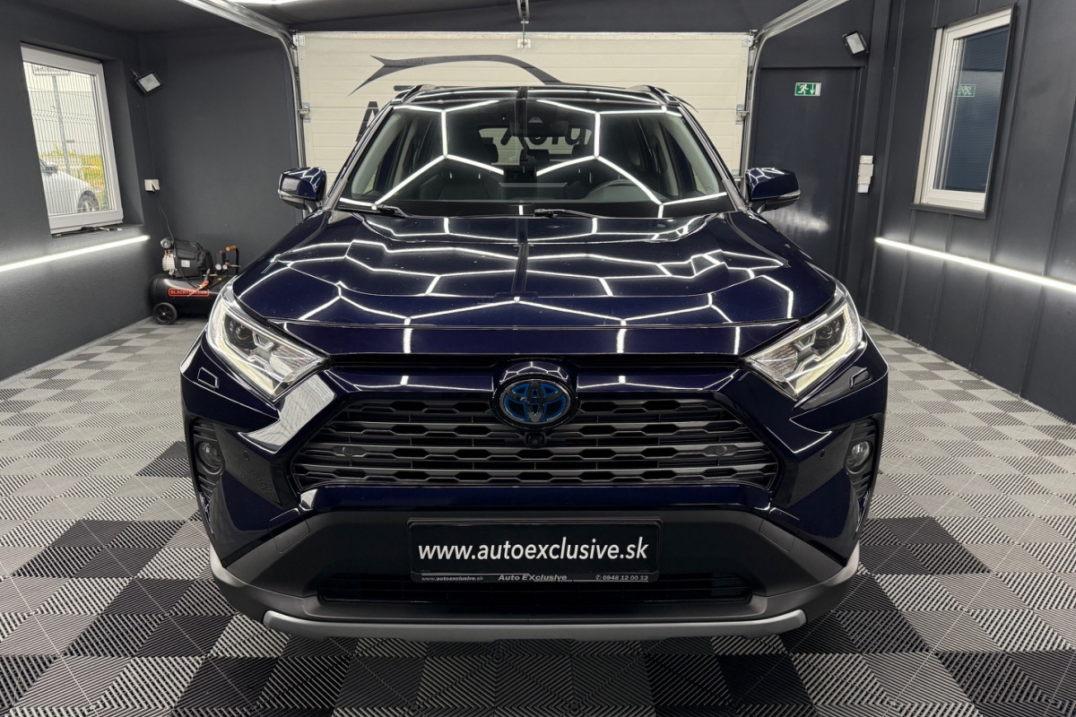 Ponuka vozidiel / Toyota RAV4 2.5 Hybrid e-CVT Executive FWD - video