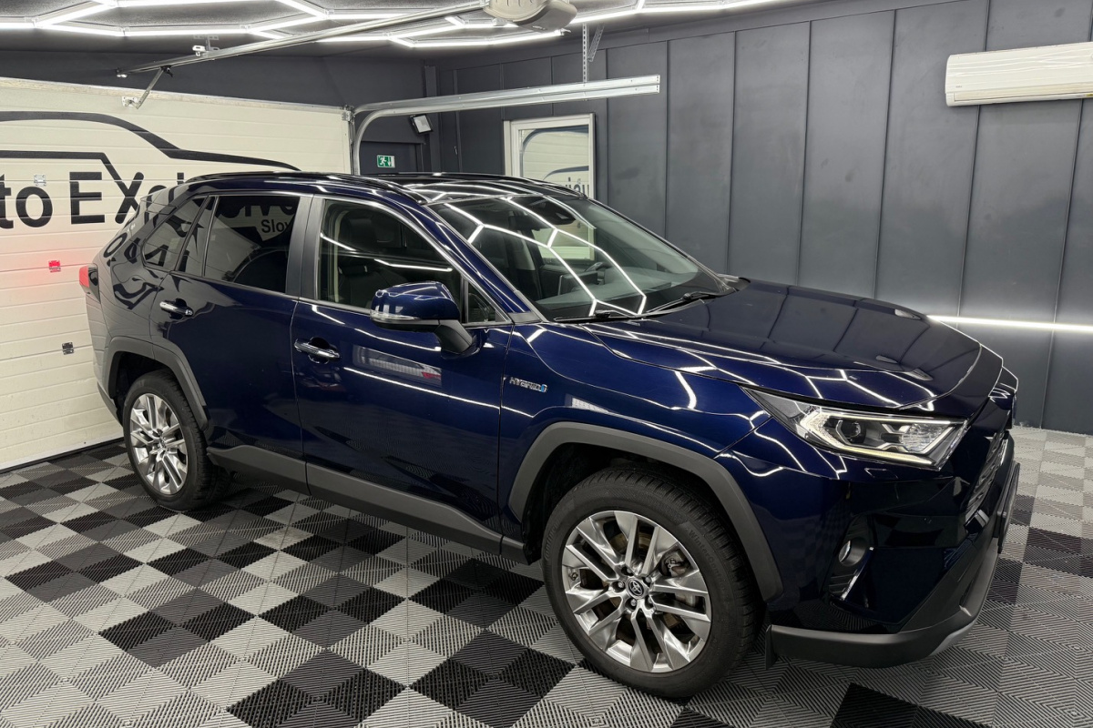 Ponuka vozidiel / Toyota RAV4 2.5 Hybrid e-CVT Executive FWD - video