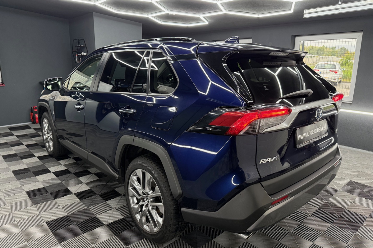 Ponuka vozidiel / Toyota RAV4 2.5 Hybrid e-CVT Executive FWD - video