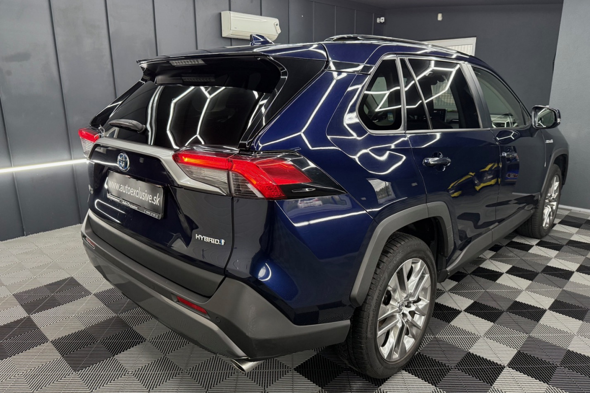 Ponuka vozidiel / Toyota RAV4 2.5 Hybrid e-CVT Executive FWD - video