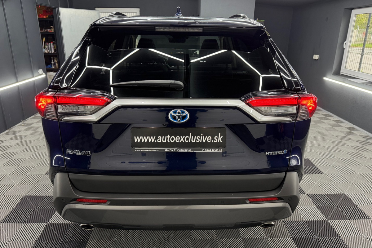 Ponuka vozidiel / Toyota RAV4 2.5 Hybrid e-CVT Executive FWD - video