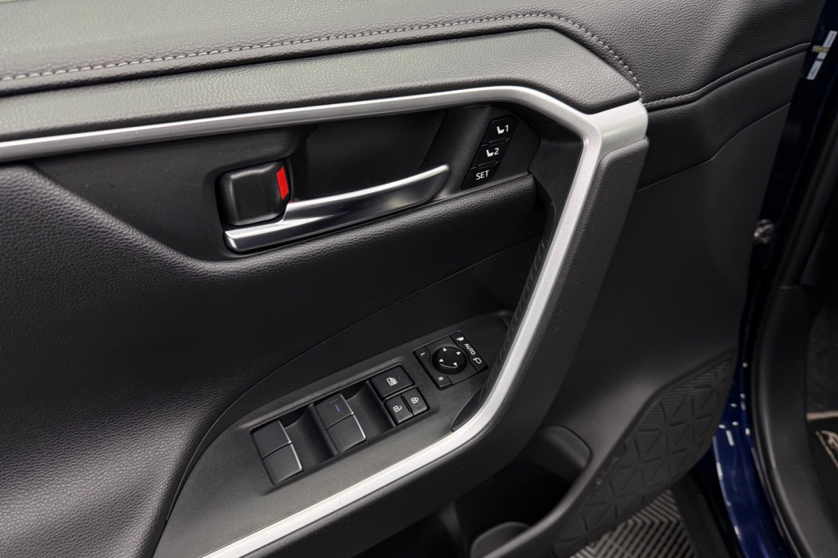 Ponuka vozidiel / Toyota RAV4 2.5 Hybrid e-CVT Executive FWD - video