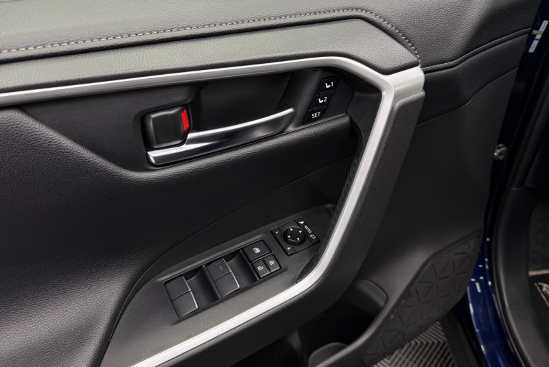  Ponuka vozidiel / Toyota RAV4 2.5 Hybrid e-CVT Executive FWD - video