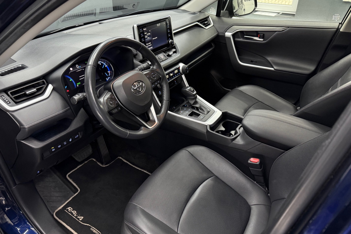 Ponuka vozidiel / Toyota RAV4 2.5 Hybrid e-CVT Executive FWD - video