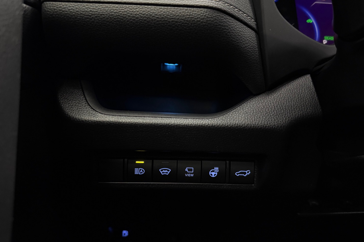 Ponuka vozidiel / Toyota RAV4 2.5 Hybrid e-CVT Executive FWD - video