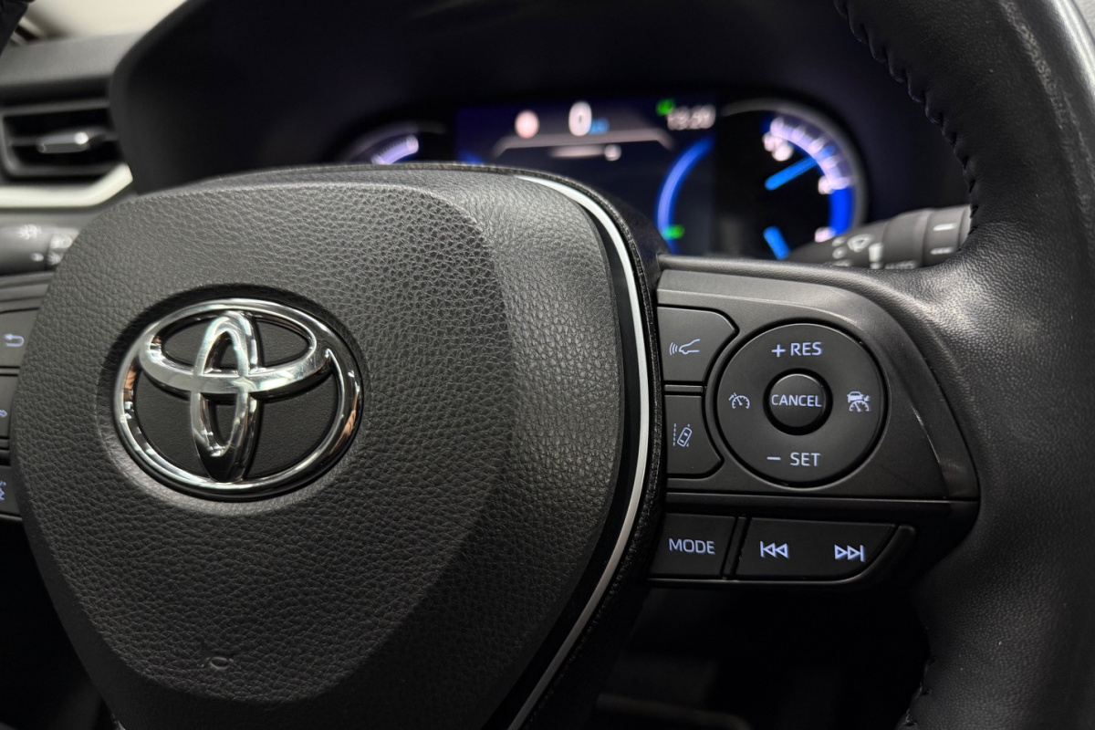 Ponuka vozidiel / Toyota RAV4 2.5 Hybrid e-CVT Executive FWD - video