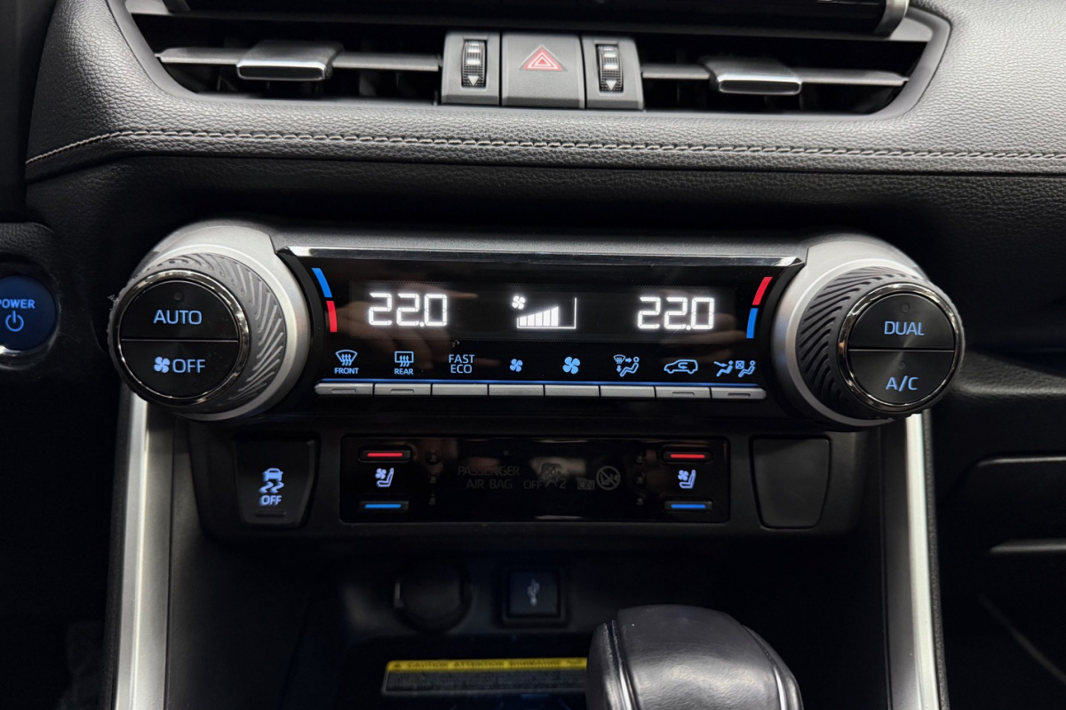 Ponuka vozidiel / Toyota RAV4 2.5 Hybrid e-CVT Executive FWD - video