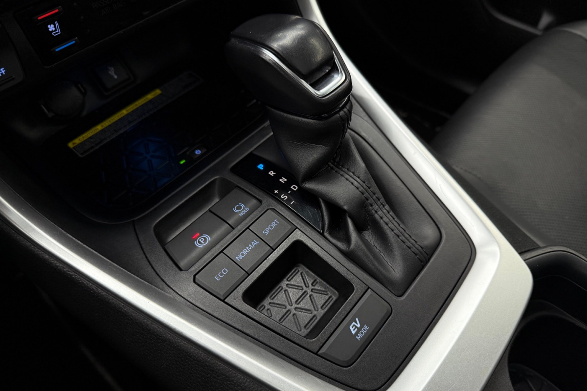 Ponuka vozidiel / Toyota RAV4 2.5 Hybrid e-CVT Executive FWD - video