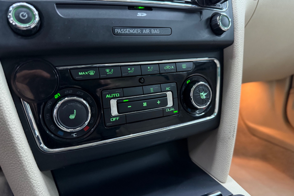 Ponuka vozidiel / Škoda Superb Combi 2.0 TSI Comfort DSG - video